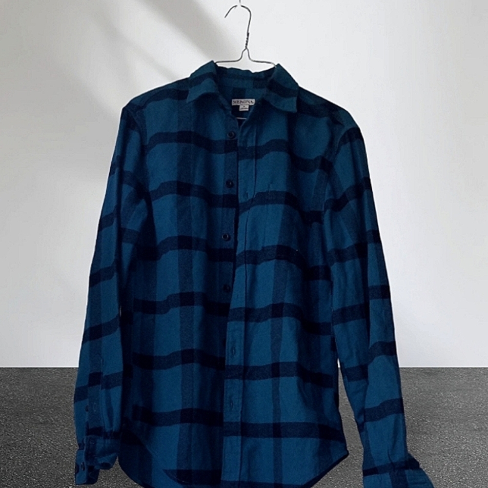 A thick S plad button up shirt in bluish-green